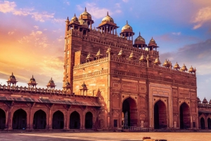 Depuis Delhi : visite nocturne du Taj Mahal et de la ville d'Agra en voiture