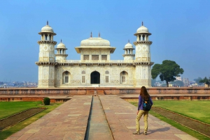 Depuis Delhi : visite nocturne du Taj Mahal et de la ville d'Agra en voiture