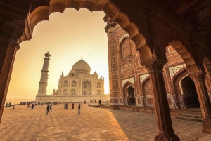 Da Delhi: Tour del Taj Mahal con pernottamento da Delhi