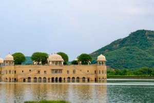 デリー発：送迎付きジャイプールのハイライトを巡るプライベート日帰り旅行