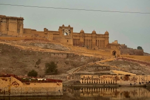 デリー発：送迎付きジャイプールのハイライトを巡るプライベート日帰り旅行