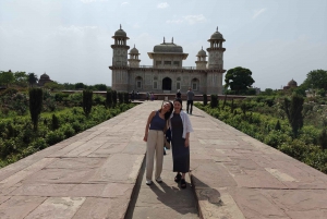 Fra Delhi: Privat dagstur med bil til Taj Mahal med mellomlanding