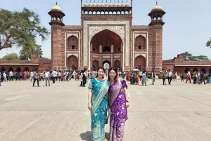 Fra Delhi: Privat dagstur med bil til Taj Mahal med mellomlanding