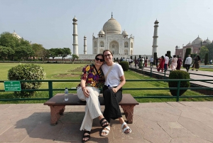 Fra Delhi: Privat dagstur med bil til Taj Mahal med mellomlanding