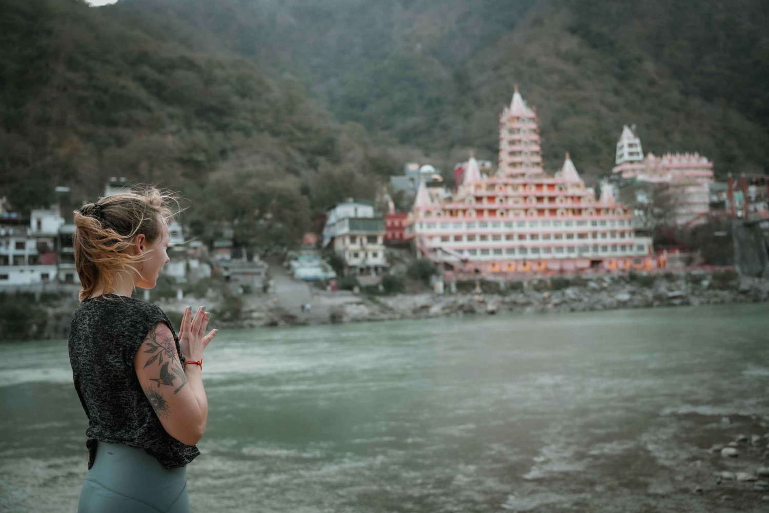 De Delhi: excursão privada de um dia a Rishikesh e Haridwar de carro