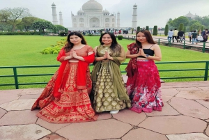 Delhistä: All Inclusive Taj Mahal & Agra -kierros 5*lounaalla