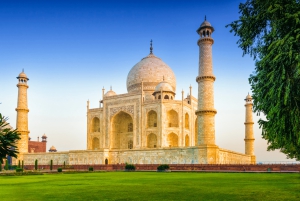 Delhistä: All Inclusive Taj Mahal & Agra -kierros 5*lounaalla