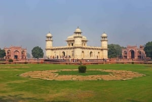 Da Delhi: gita di 1 giorno privata al Taj Mahal, al Forte di Agra e al Baby Taj