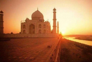 Delhistä: Yksityinen Taj Mahal & Agran linnoituksen auringonnousukierros