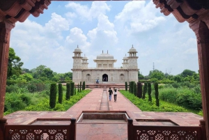 Da Delhi: Tour privato di un giorno del Taj Mahal con auto e autista