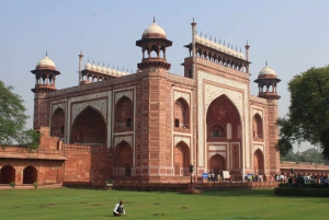 Da Delhi: Tour privato di un giorno del Taj Mahal con auto e autista