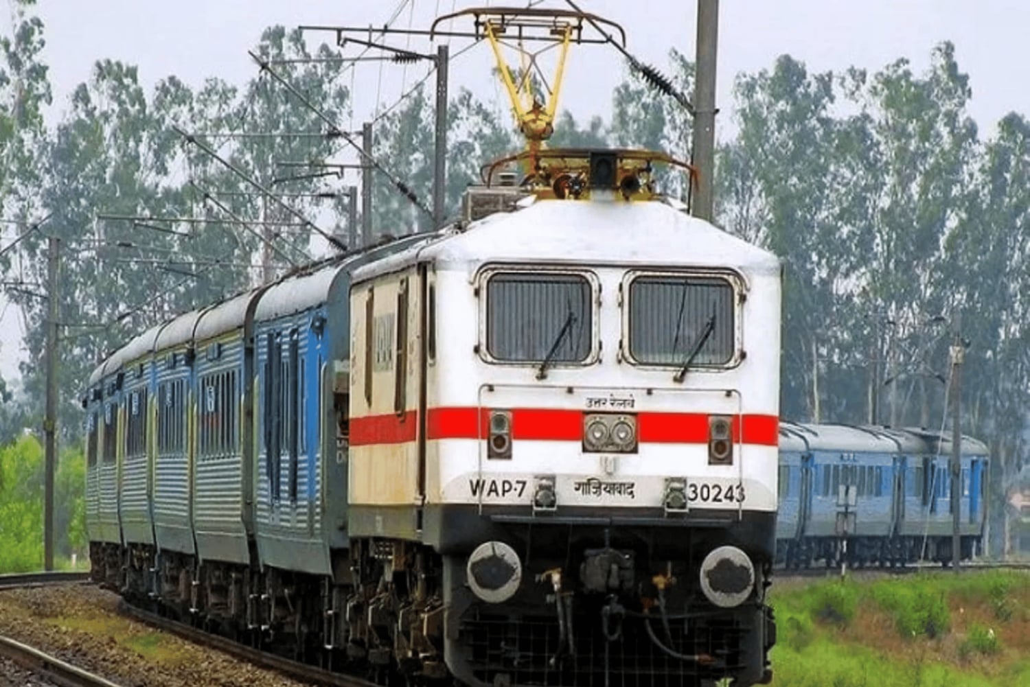 From Delhi: Same Day Taj Mahal Tour by Gatiman Express Train