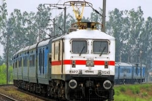 From Delhi: Same Day Taj Mahal Tour by Gatiman Express Train