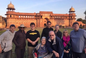 Depuis Delhi : visite du Taj Mahal le même jour en costume traditionnel