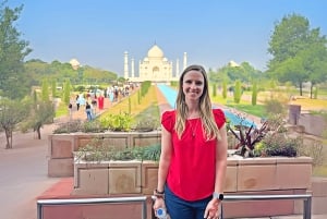 デリー発：サンライズ・タージ・マハル、アグラ・フォート＆ベビータージ日帰りツアー