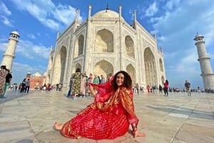 デリー発：サンライズ・タージ・マハル、アグラ・フォート＆ベビータージ日帰りツアー