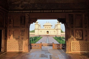 Delhi: Taj Mahal og Agra Fort solopgangstur med transport