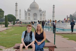 Fra Delhi: Taj Mahal Sunrise Tour i bil med statslig guide