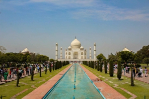 Fra Delhi: Taj Mahal Sunrise Tour i bil med statslig guide