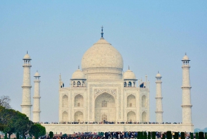 Fra Delhi: Taj Mahal Sunrise Tour i bil med statslig guide