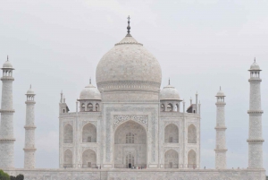 Fra Delhi: Taj Mahal Sunrise Tour i bil med statslig guide