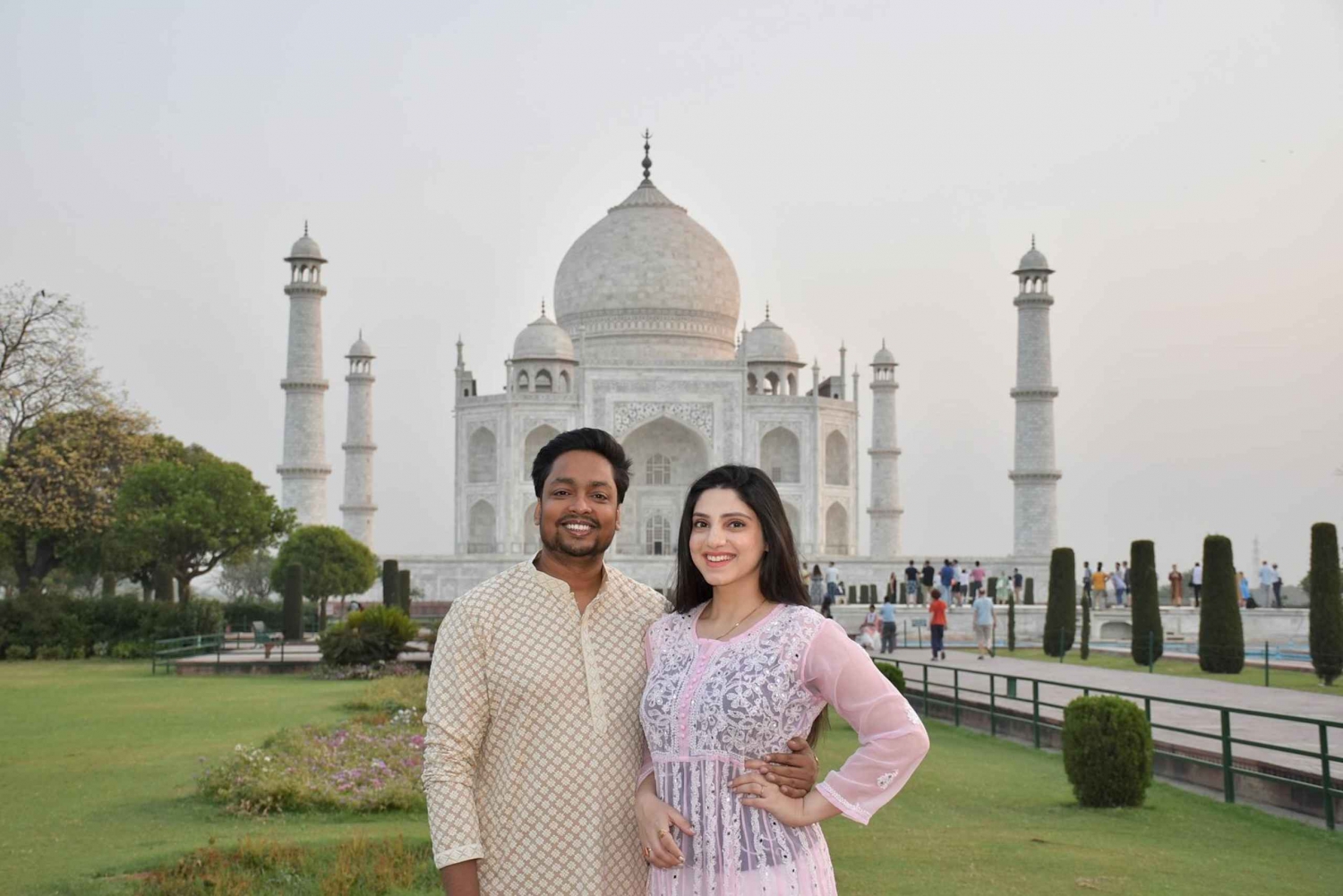 Delhistä: Auringonnousun Taj Mahal Tour Agraan