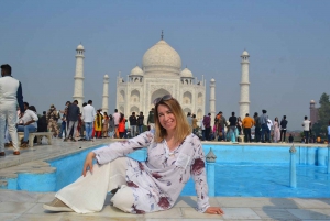 Delhistä: Auringonnousu Taj Mahal Tour ja elefanttien suojelu