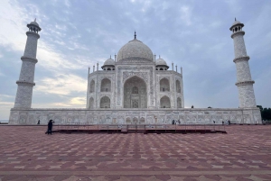 Z Delhi: Wycieczka o wschodzie słońca do Agry z samochodem