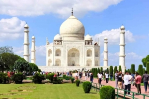 Depuis Delhi : Excursion d'une journée au Taj Mahal et à Agra en voiture avec chauffeur