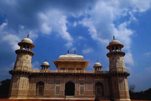 From Delhi: Taj Mahal & Agra Day Trip by Car with Chauffeur