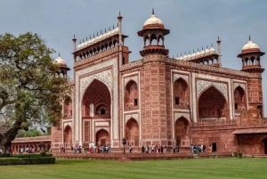 Vanuit Delhi: Dagtocht Taj Mahal & Agra per auto met chauffeur