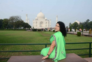 From Delhi: Taj Mahal & Agra Day Trip by Gatimaan Train