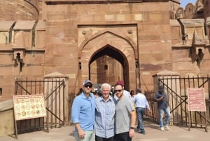Depuis Delhi : visite d'une journée du Taj Mahal et du fort d'Agra avec petit-déjeuner 5 étoiles