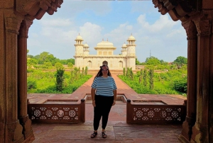 From Delhi: Taj Mahal, Agra Fort, Fatehpur Sikri 2-Day Tour