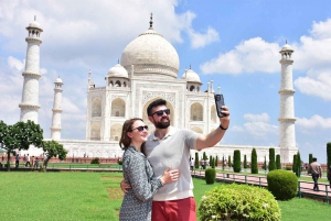 From Delhi: Private Taj Mahal & fatehpur Sikri Day Trip