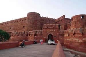 From Delhi: Private Taj Mahal & fatehpur Sikri Day Trip