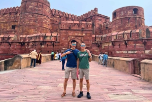 デリー発：タージマハル＆アグラのプライベート1日ツアー（5つ星のランチ付き）