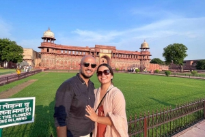 De Deli: Viagem de 1 dia privada ao Taj Mahal e a Agra com serviço de busca