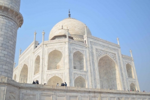 Delhi to Agra: Taj Mahal, Vrindavan & Mathura Tour by Car