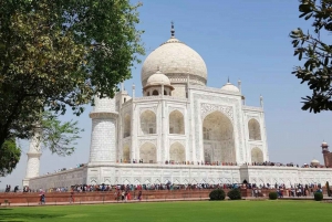 From Delhi: Taj Mahal, Agra, Vrindavan & Mathura Tour by Car