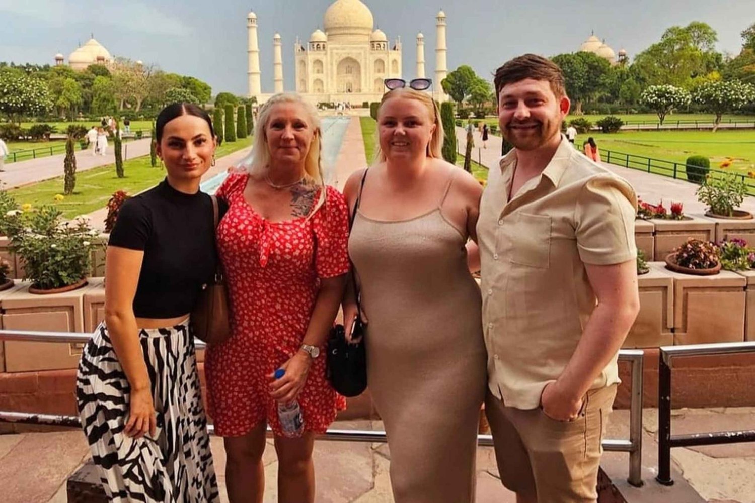 From Delhi: Taj Mahal Sunrise, Agra Fort & Baby Taj Day Tour