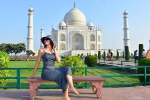 From Delhi: Taj Mahal Sunrise and Agra Fort Tour with Guide