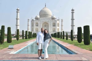 Delhistä: Auringonnousu Taj Mahal, Agran linnoitus ja Baby Taj -kierros