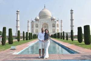 Delhistä: Auringonnousu Taj Mahal, Agran linnoitus ja Baby Taj -kierros