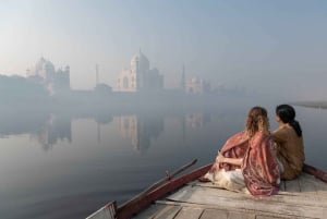 Delhi: Photography Taj Mahal Tour with Boat Ride & Transfers