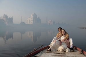 Delhi: Photography Taj Mahal Tour with Boat Ride & Transfers