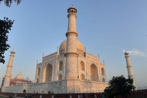 Da Delhi ad Agra e Taj Mahal: andata e ritorno in auto privata