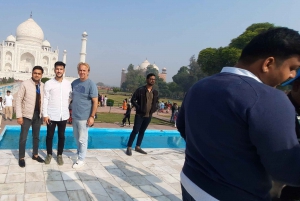 Z Delhi do Agry i Taj Mahal w obie strony prywatnym samochodem