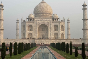 Z Delhi do Agry i Taj Mahal w obie strony prywatnym samochodem