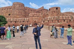 From Delhi: Vrindavan, Mathura, Agra, and Taj Mahal Day Trip